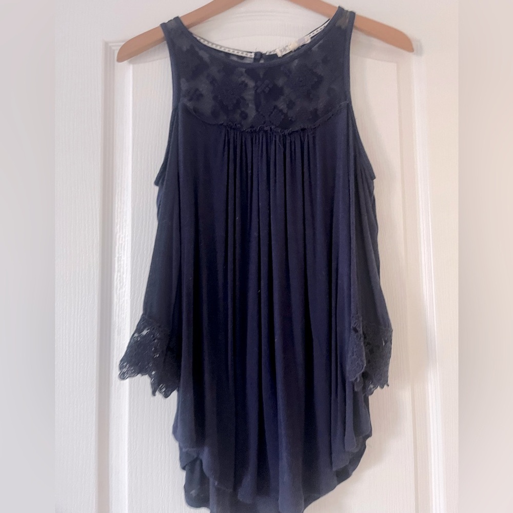 Jolt Purple Cold Shoulder Top size small